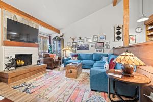 Μια τηλεόραση ή/και κέντρο ψυχαγωγίας στο RMR: Columbine 1023 Condo in The AspensWilsonWY