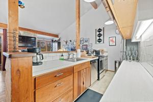 Η κουζίνα ή μικρή κουζίνα στο RMR: Columbine 1023 Condo in The AspensWilsonWY