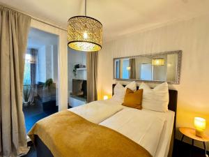 Un pat sau paturi într-o cameră la Black Garden Loft - Design Apartment Bad Krozingen