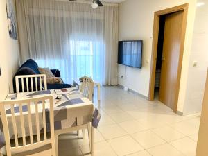a living room with a table and a couch at Apartamento puerto Benicarlo in Benicarló
