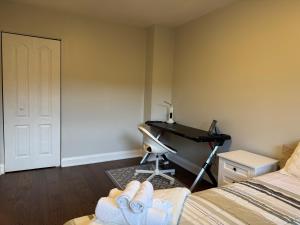 Postel nebo postele na pokoji v ubytování Quite room finch birchmunt