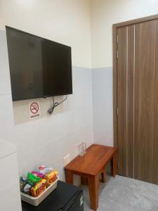 Μια τηλεόραση ή/και κέντρο ψυχαγωγίας στο Hoàng Anh Hotel