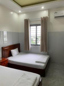 Ένα ή περισσότερα κρεβάτια σε δωμάτιο στο Hoàng Anh Hotel