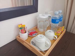 a wooden tray with cups and cups on a table at Kliprivier Accommodation in Johannesburg