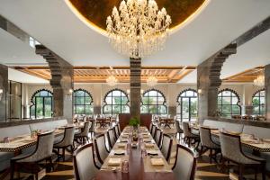 Εστιατόριο ή άλλο μέρος για φαγητό στο Wyndham Grand Udaipur Fateh Sagar Lake