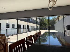 Πισίνα στο ή κοντά στο Suítes de Ubatumirim