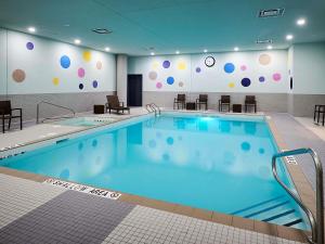 a large swimming pool in a hotel room at Novotel Toronto Vaughan Centre in Vaughan
