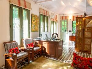 Nhà bếp/bếp nhỏ tại ama stays & Trails - 7 Pines, Kasauli