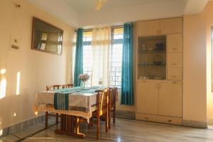 Fotografie z fotogalerie ubytování Rooftop Cityscape Inn v destinaci Guváhátí