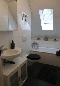 Koupelna v ubytování Komfortable Wohnung im Herzen des Ruhrpotts