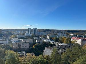 una vista aerea di una città con edifici alti di Apartament w RedLovie a Gdynia Altre 2 foto