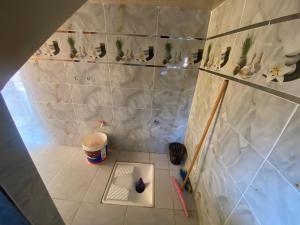 Koupelna v ubytování house surrounded by trees in a village + 73 fotografií