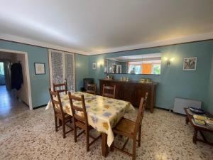 Χώρος καθιστικού στο Maison confortable avec grand jardin +15 φωτογραφίες