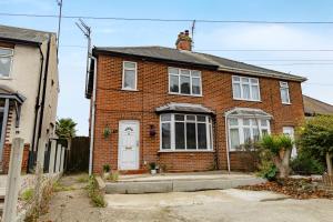 a brick house with a cat on top of it at The Victorian House Escape, Free Private Parking & Wifi, 7 beds in Colchester