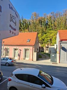 Το κτήριο όπου στεγάζεται  το διαμέρισμα