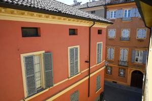 Defstero Asteri في ريجيو إيميليا: منظر من نافذة مبنى