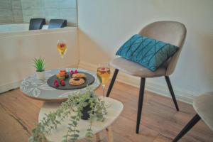 Nápoje v ubytování Aman Insolite Jacuzzi Parking Free Centre à 5min + 32 fotografií