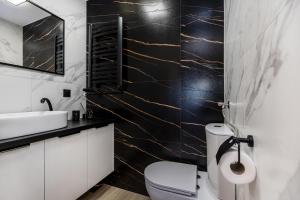 Koupelna v ubytování Łobrotno Gaździna - góralska chałupa na wyłaczność + 54 fotografií