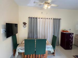 Μια τηλεόραση ή/και κέντρο ψυχαγωγίας στο Deva Harmyam