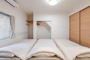 a bedroom with two beds and a window at 福宿美空 Fukuyado Misora in Fukuoka +24 photos