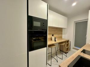 Η κουζίνα ή μικρή κουζίνα στο Orion Studio #cosmopolis