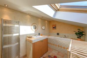 Koupelna v ubytování Villa Nautica + 28 fotografií