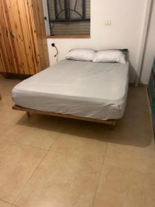 Ένα ή περισσότερα κρεβάτια σε δωμάτιο στο The stone house by the river וילה ליד הנחל