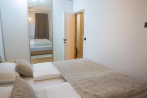 Postel nebo postele na pokoji v ubytování Residence Ali - garage included