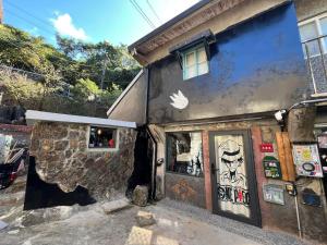 a building with graffiti on the side of it at 九份玩具屋 in Ruifang