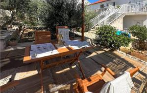 Μπαλκόνι ή βεράντα στο Nice Apartment In Lumbarda With House Sea View