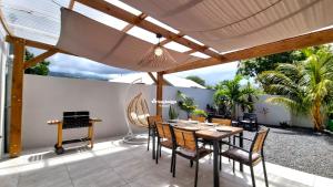 Nespecifikovaný výhled na hory nebo výhled na hory při pohledu z prázdninového domu