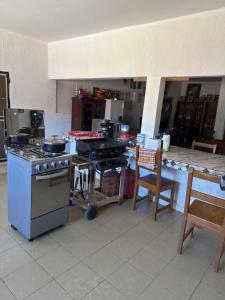 Kuchyň nebo kuchyňský kout v ubytování Haus in der natur 15 mn vom Flughafen Diass