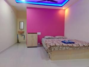 Ένα ή περισσότερα κρεβάτια σε δωμάτιο στο Vinayak Home Stay +8 φωτογραφίες
