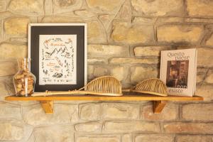 a shelf on a wall with a picture and a book at Fattoria di Germagnano in Sansepolcro