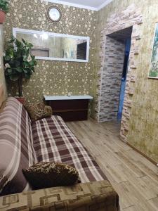 a bedroom with a bed and a sink and a mirror at Апартаменти в новому будинку біля Либідь Плаза-Квартал in Khmelʼnytsʼkyy