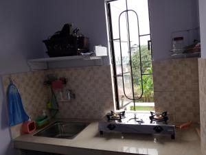 Kuchyň nebo kuchyňský kout v ubytování StudioStay at Ajem-Lar Homestay