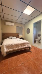 Ένα ή περισσότερα κρεβάτια σε δωμάτιο στο Charming Mountain Retreat in Jayuya, Puerto Rico