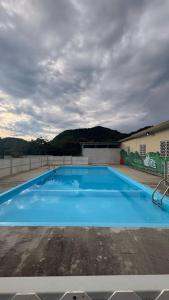 Πισίνα στο ή κοντά στο Charming Mountain Retreat in Jayuya, Puerto Rico