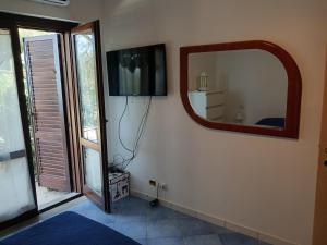 TV a/nebo společenská místnost v ubytování Casa Vacanza Carmen