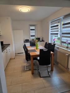 Kuchyň nebo kuchyňský kout v ubytování Haus Raab