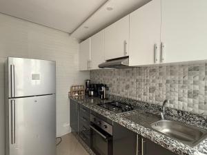 Kuchyň nebo kuchyňský kout v ubytování Appartement corniche sebou