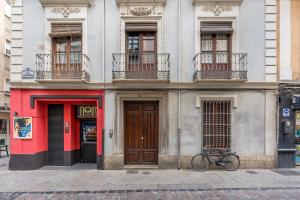 a bike parked in front of a building at City Center Lorca Suit Parking Free in Granada