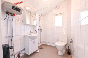 Koupelna v ubytování Falsterbo Camping Resort + 31 fotografií