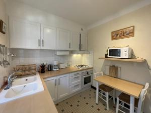 Η κουζίνα ή μικρή κουζίνα στο Villa 4 chambres calme avec jardin et parking privé à Vieux-Boucau - FR-1-379-46 +7 φωτογραφίες