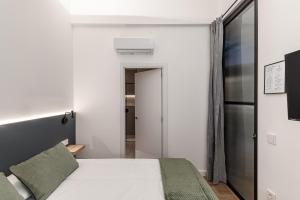 TV a/nebo společenská místnost v ubytování Queens Olavide I Alquiler Corta Estancia