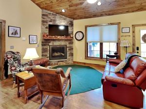 a living room with a couch and a fireplace at Buzzy Bee Lodge in McHenry