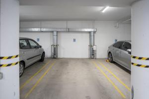een parkeergarage met twee auto's erin geparkeerd bij Antracit Apartman - free parking in Pécs