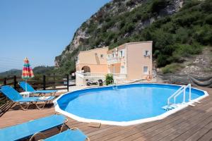 Bazén v ubytování Apartments Alexander Paleokastritsa nebo v jeho okolí
