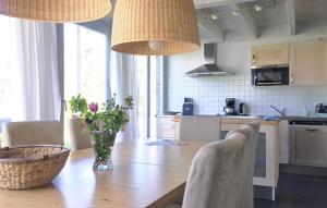 Η κουζίνα ή μικρή κουζίνα στο Nice Home In Röbel With Sauna