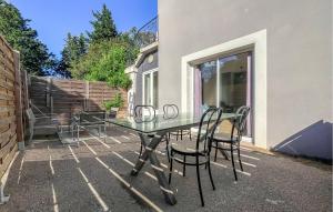 Μπαλκόνι ή βεράντα στο 1 Bedroom Gorgeous Home In Sernhac +15 φωτογραφίες